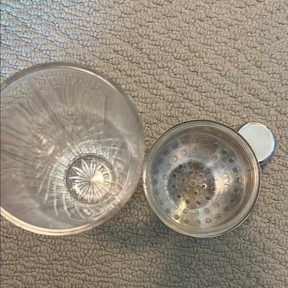 Fake crystal and Silver Cocktail Shaker - Picture 3 of 4